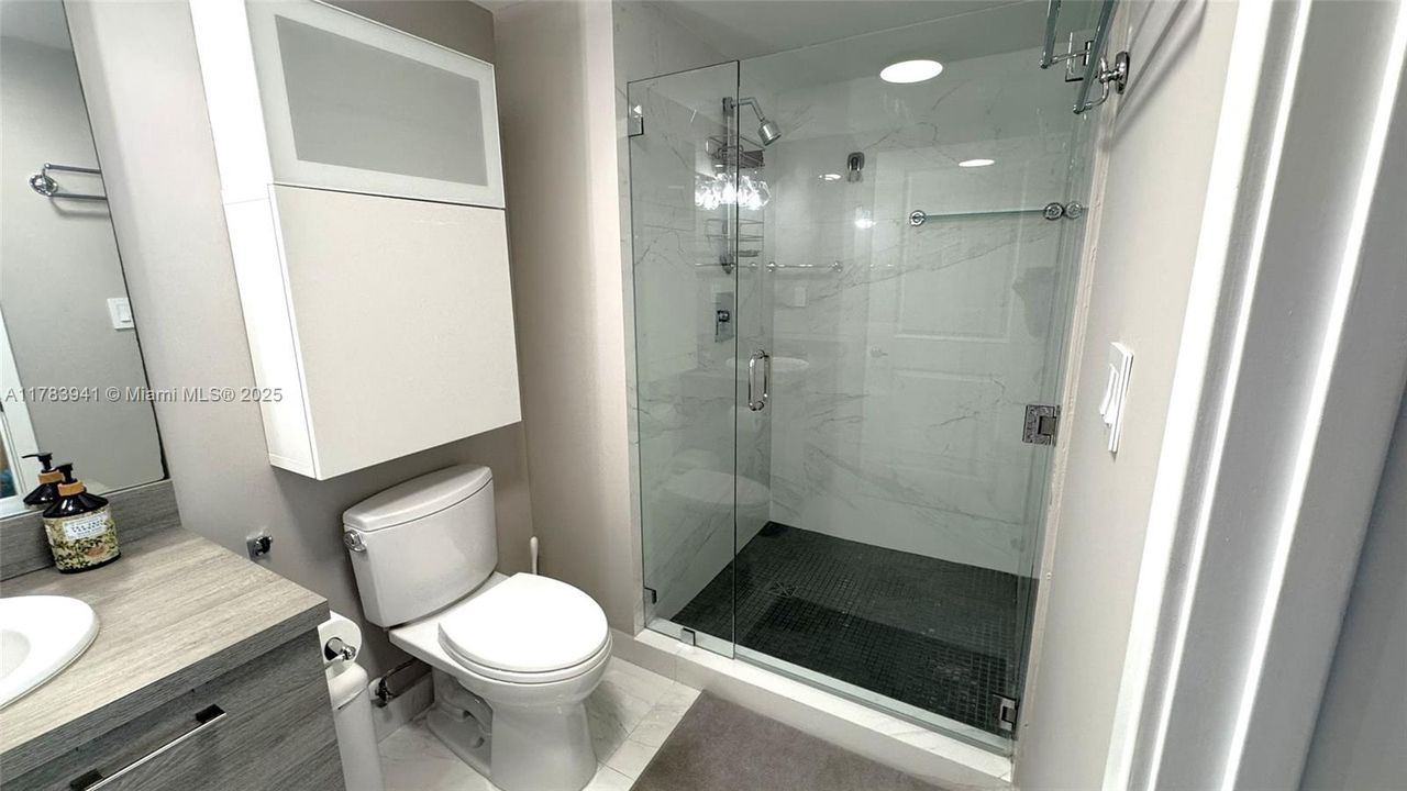 Recently Sold: $1,075,000 (2 beds, 3 baths, 1553 Square Feet)