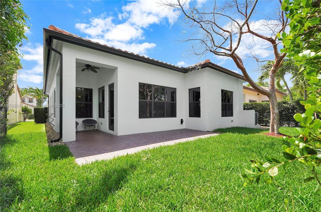 Recently Sold: $969,500 (4 beds, 3 baths, 2320 Square Feet)