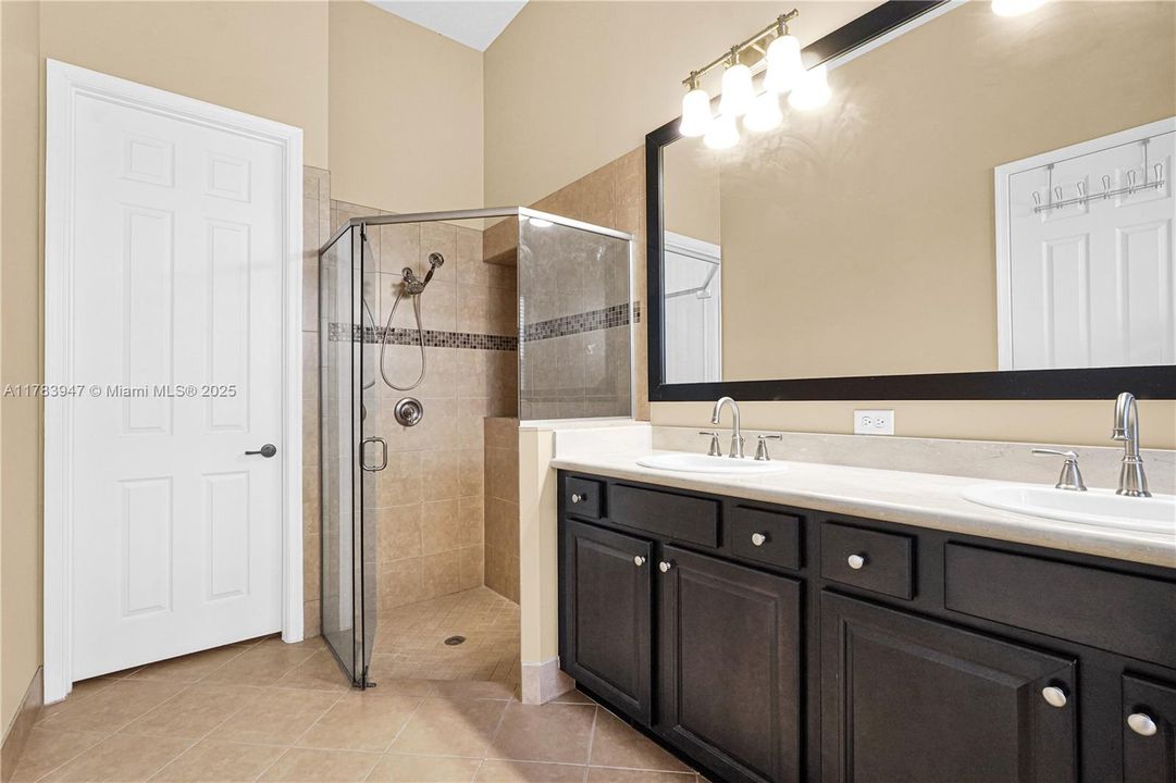 Recently Sold: $969,500 (4 beds, 3 baths, 2320 Square Feet)