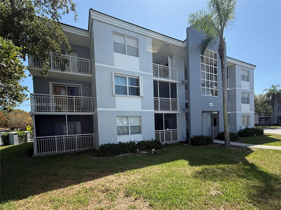 Недавно продано: $269,000 (2 спален, 2 ванн, 1113 Квадратных фут)