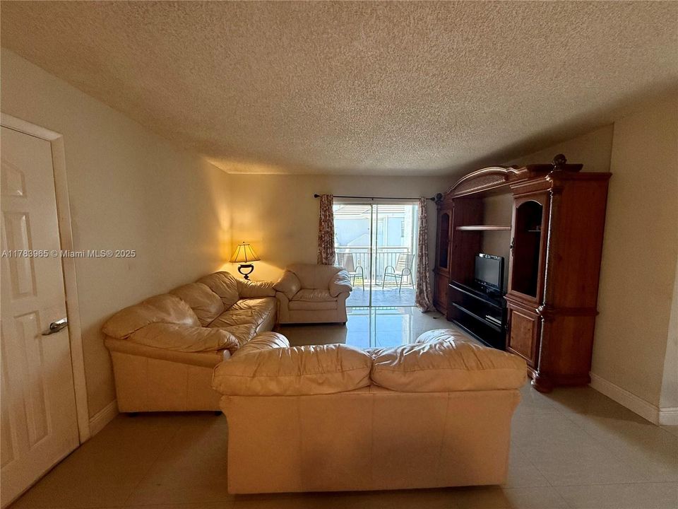 Недавно продано: $269,000 (2 спален, 2 ванн, 1113 Квадратных фут)