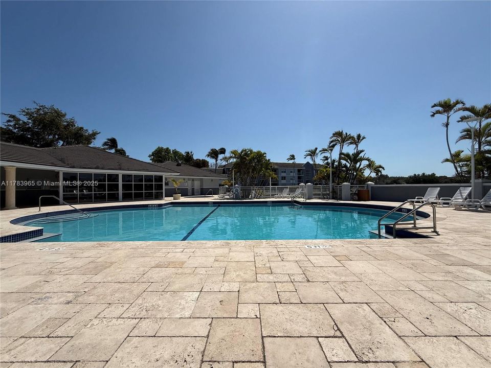 Недавно продано: $269,000 (2 спален, 2 ванн, 1113 Квадратных фут)