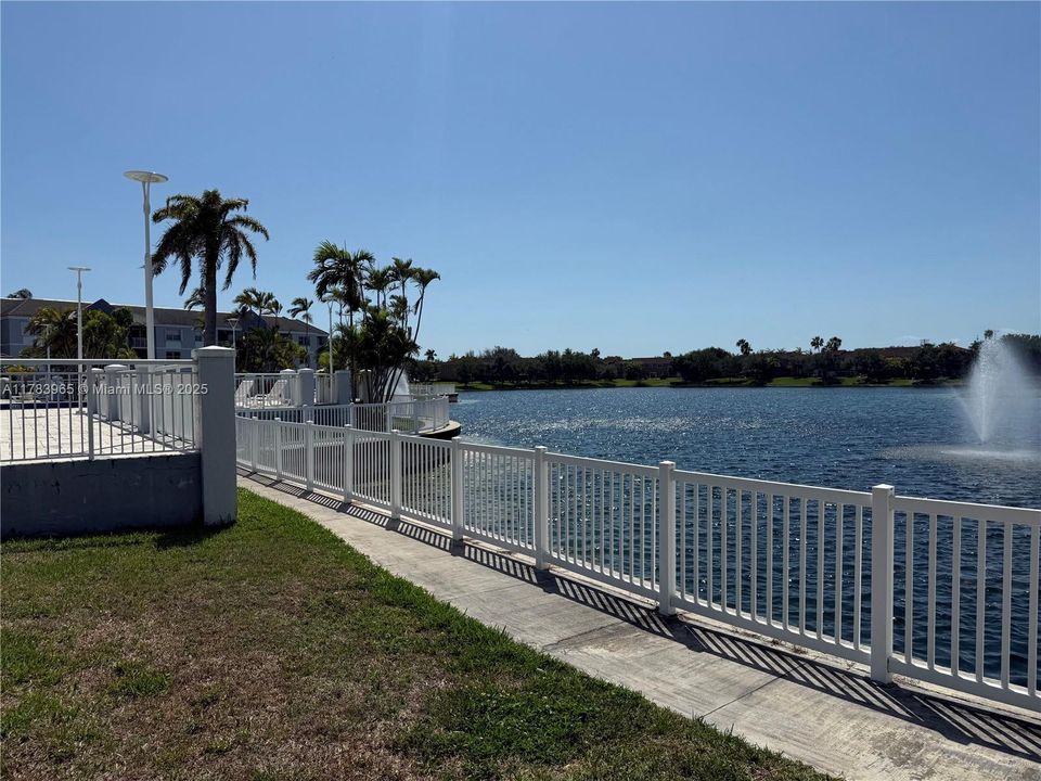 Недавно продано: $269,000 (2 спален, 2 ванн, 1113 Квадратных фут)