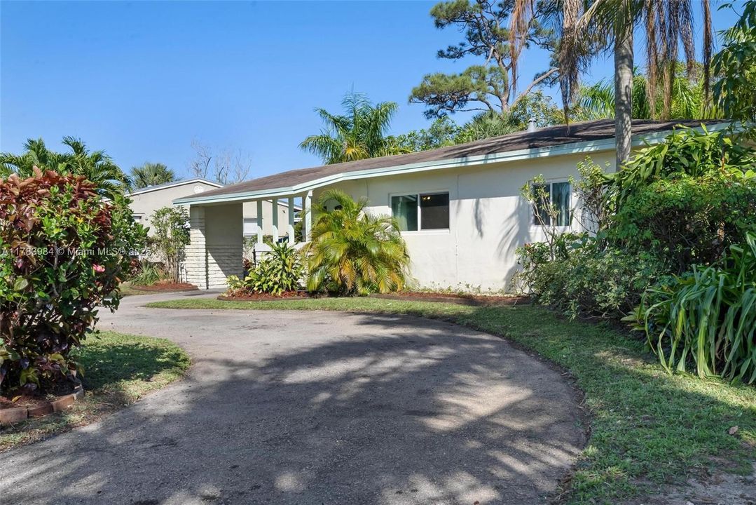 Recently Sold: $400,000 (3 beds, 1 baths, 952 Square Feet)