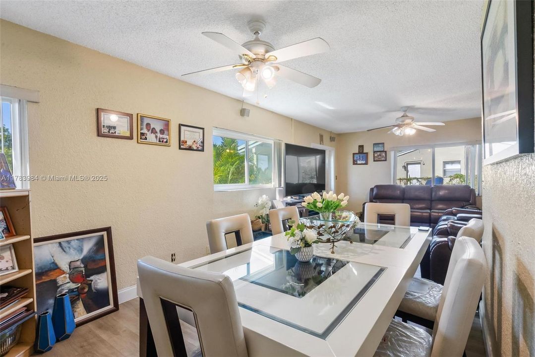 Recently Sold: $400,000 (3 beds, 1 baths, 952 Square Feet)