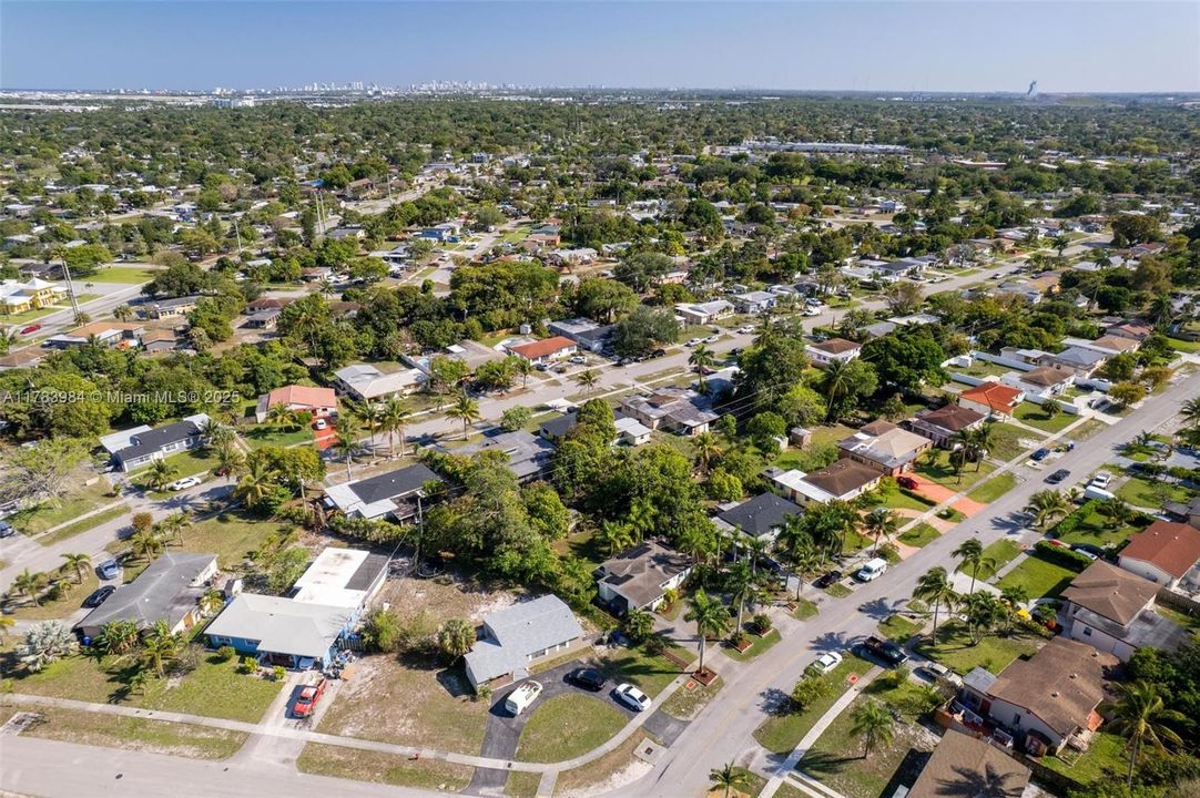 Recently Sold: $400,000 (3 beds, 1 baths, 952 Square Feet)