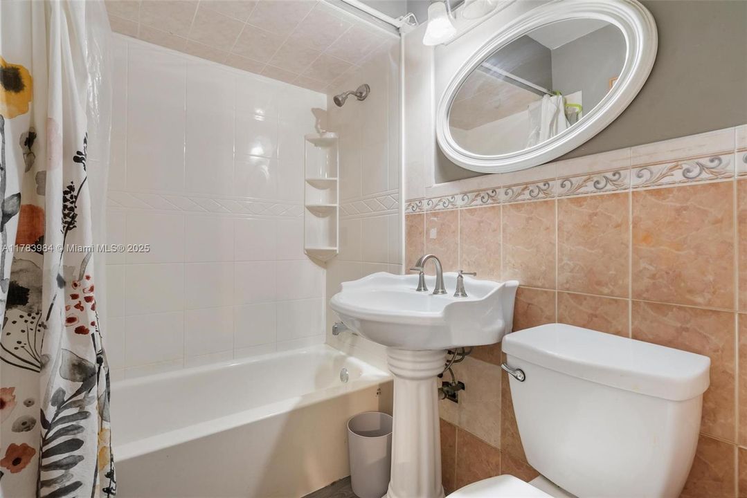 Recently Sold: $400,000 (3 beds, 1 baths, 952 Square Feet)