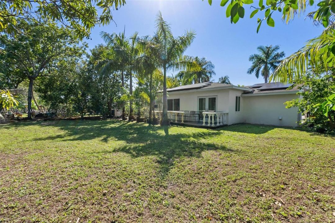 Recently Sold: $400,000 (3 beds, 1 baths, 952 Square Feet)