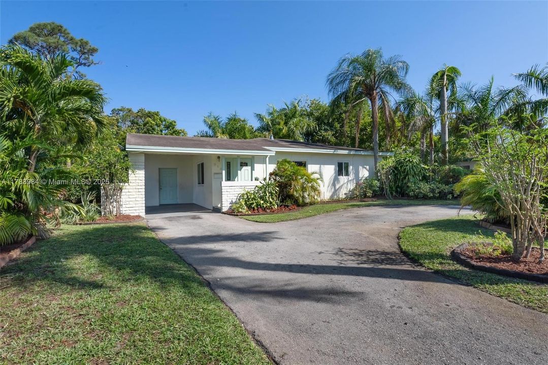 Recently Sold: $400,000 (3 beds, 1 baths, 952 Square Feet)