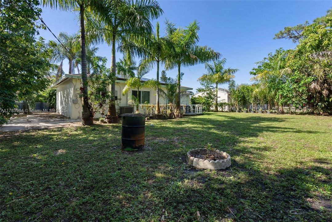 Recently Sold: $400,000 (3 beds, 1 baths, 952 Square Feet)