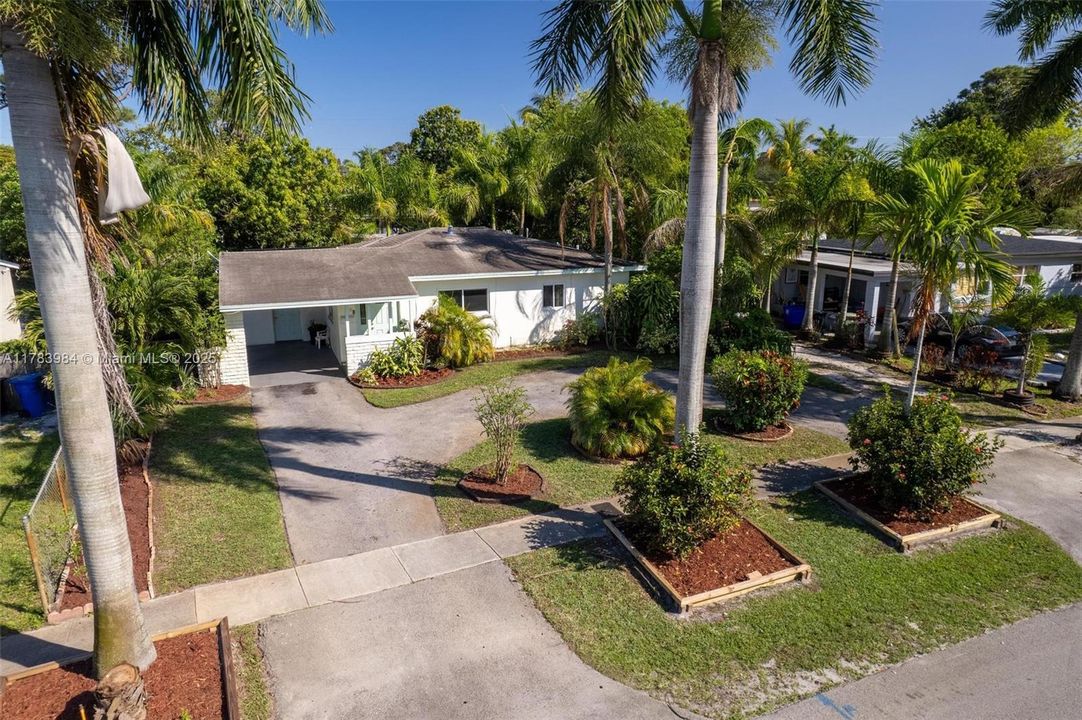 Recently Sold: $400,000 (3 beds, 1 baths, 952 Square Feet)