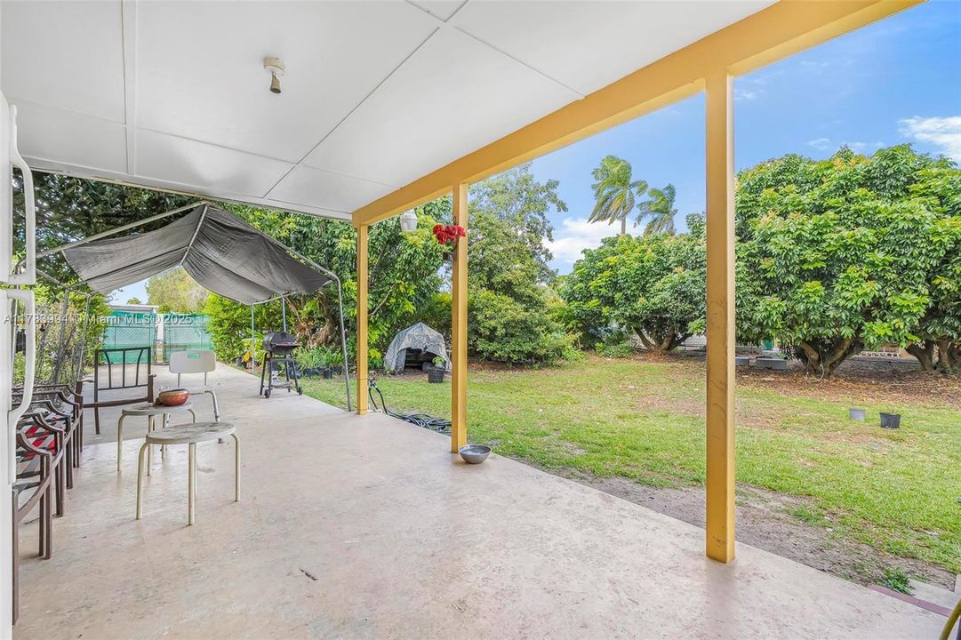 Недавно продано: $599,000 (3 спален, 2 ванн, 1710 Квадратных фут)