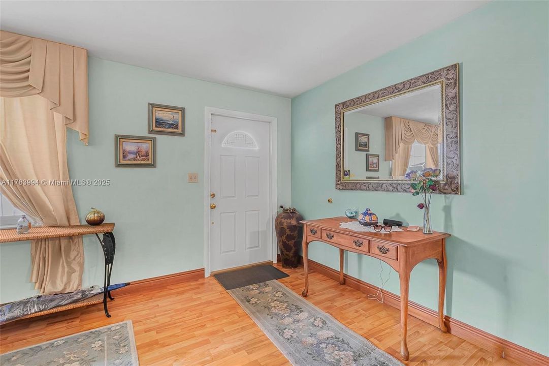 Недавно продано: $599,000 (3 спален, 2 ванн, 1710 Квадратных фут)