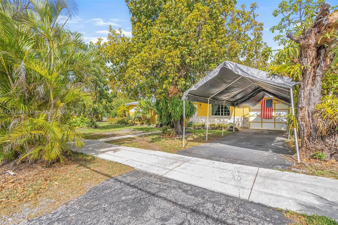 Недавно продано: $599,000 (3 спален, 2 ванн, 1710 Квадратных фут)