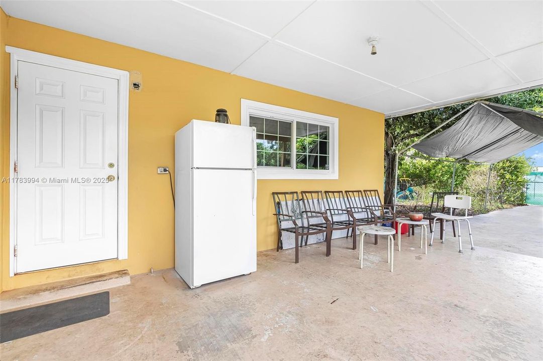 Недавно продано: $599,000 (3 спален, 2 ванн, 1710 Квадратных фут)