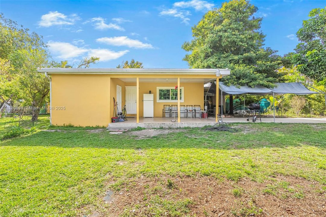 Недавно продано: $599,000 (3 спален, 2 ванн, 1710 Квадратных фут)