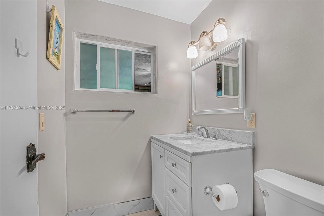 Недавно продано: $599,000 (3 спален, 2 ванн, 1710 Квадратных фут)