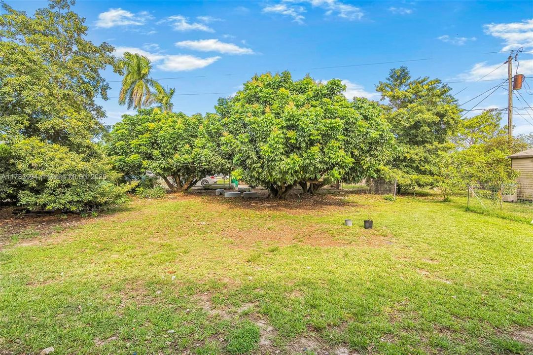 Недавно продано: $599,000 (3 спален, 2 ванн, 1710 Квадратных фут)