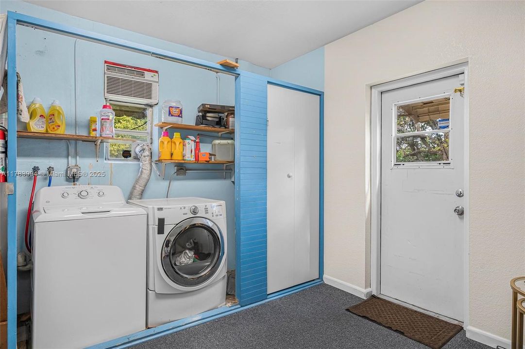 Недавно продано: $599,000 (3 спален, 2 ванн, 1710 Квадратных фут)