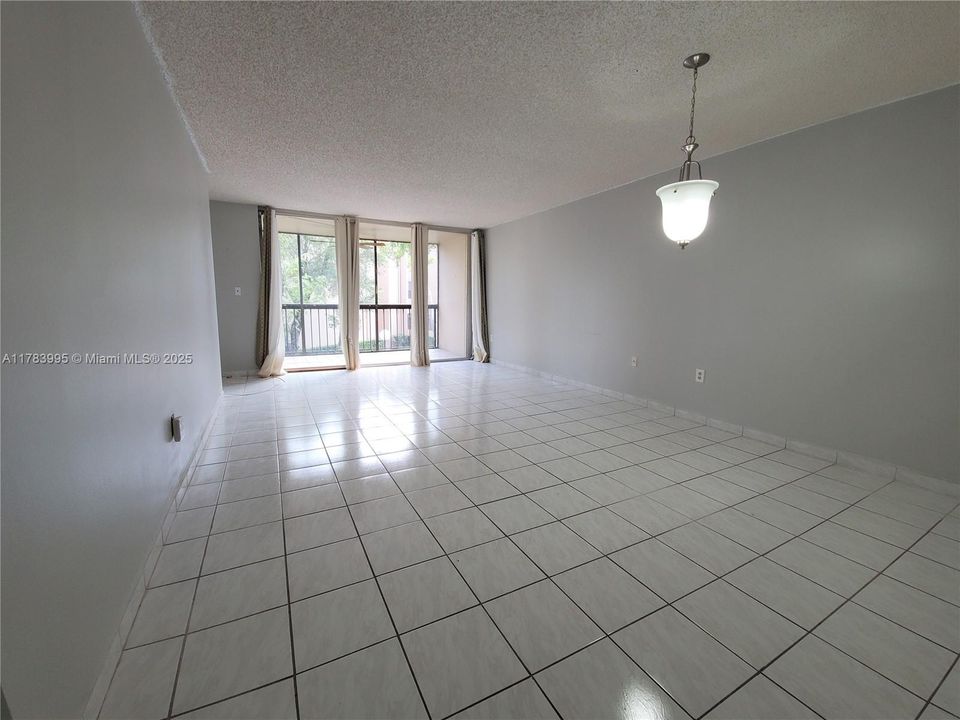 Activo con contrato: $253,000 (2 camas, 2 baños, 983 Pies cuadrados)