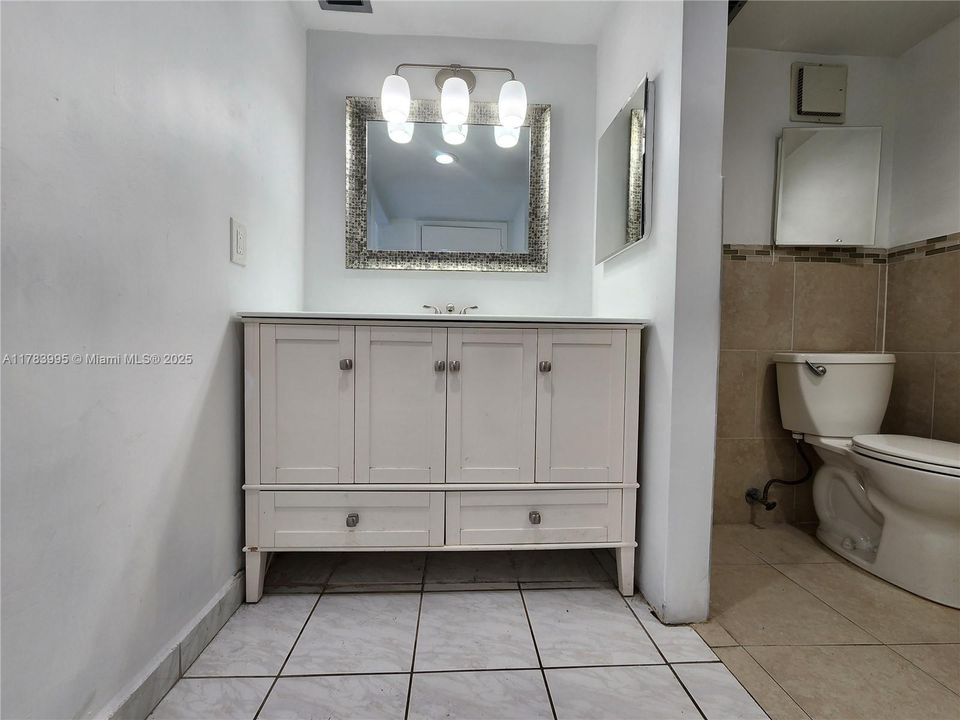 Activo con contrato: $253,000 (2 camas, 2 baños, 983 Pies cuadrados)