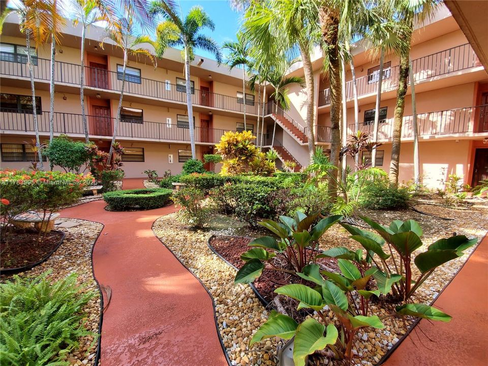 Activo con contrato: $253,000 (2 camas, 2 baños, 983 Pies cuadrados)