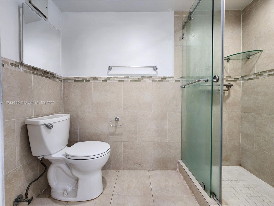 Activo con contrato: $253,000 (2 camas, 2 baños, 983 Pies cuadrados)