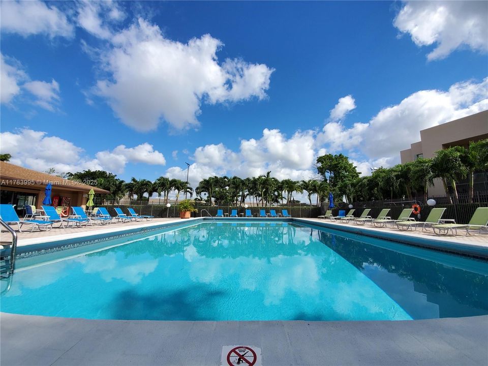 Activo con contrato: $253,000 (2 camas, 2 baños, 983 Pies cuadrados)