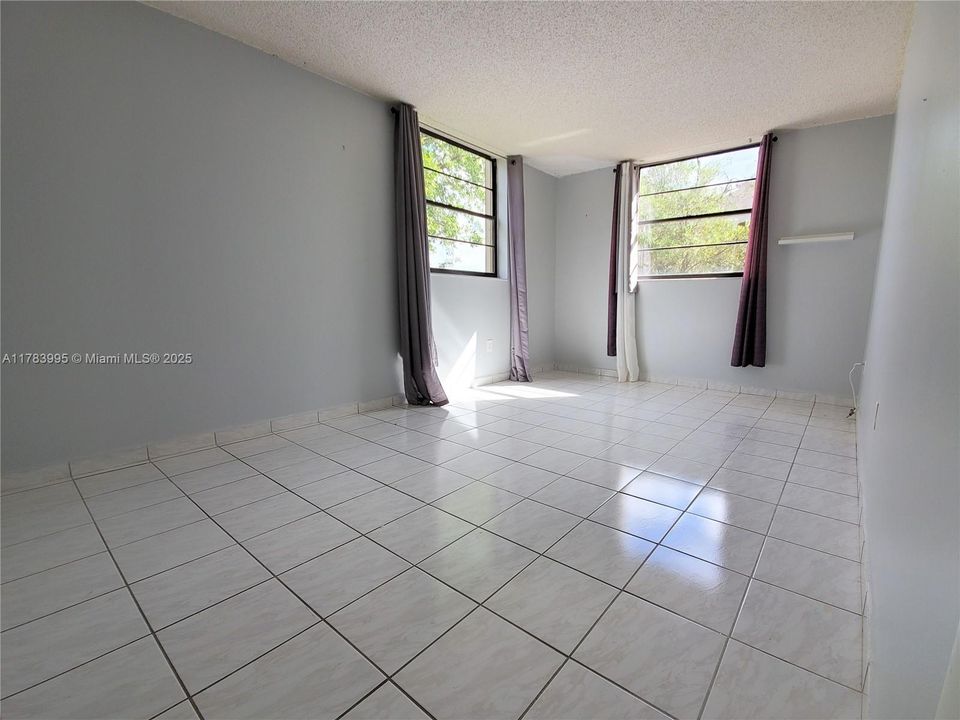 Activo con contrato: $253,000 (2 camas, 2 baños, 983 Pies cuadrados)