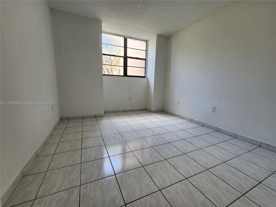 Activo con contrato: $253,000 (2 camas, 2 baños, 983 Pies cuadrados)