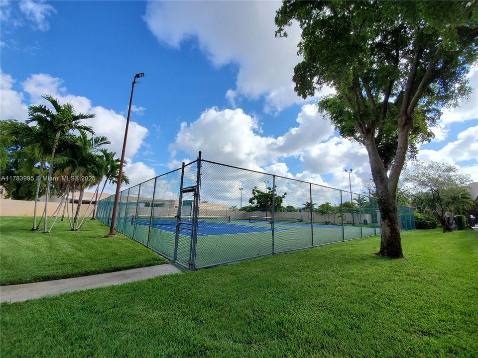 Activo con contrato: $253,000 (2 camas, 2 baños, 983 Pies cuadrados)