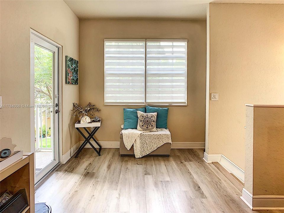 Recently Sold: $335,000 (3 beds, 2 baths, 1417 Square Feet)