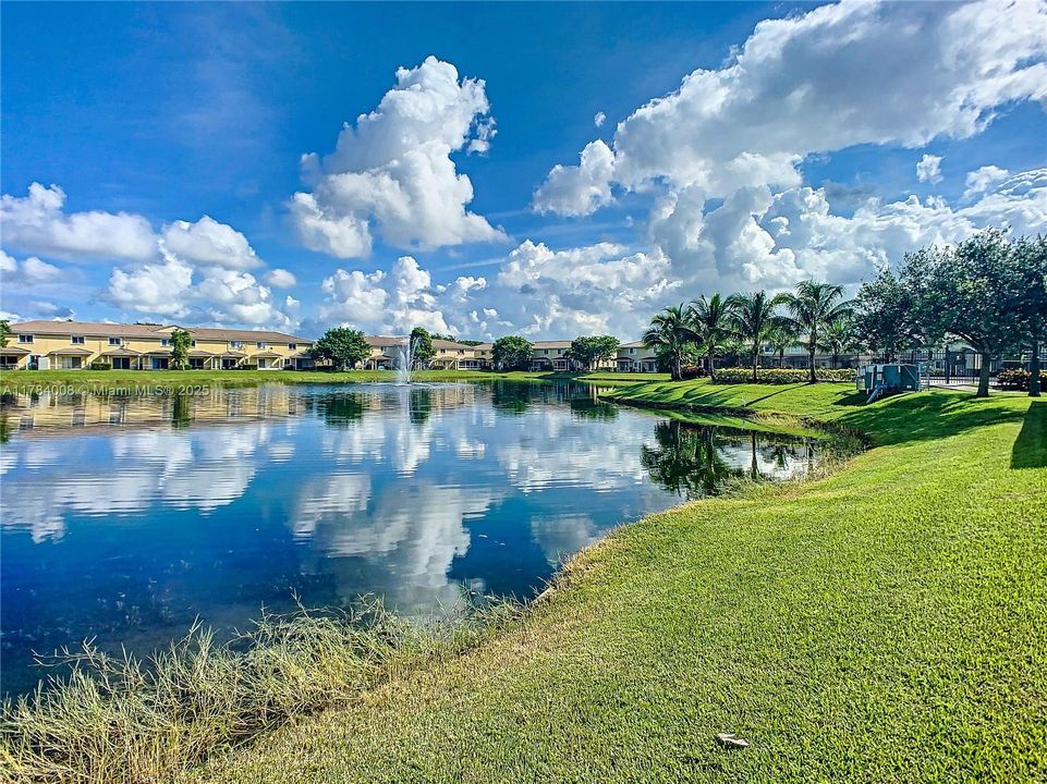 Recently Sold: $335,000 (3 beds, 2 baths, 1417 Square Feet)