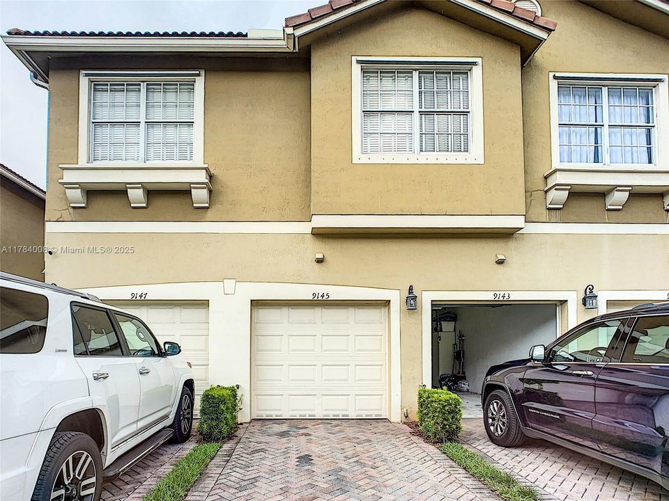 Recently Sold: $335,000 (3 beds, 2 baths, 1417 Square Feet)