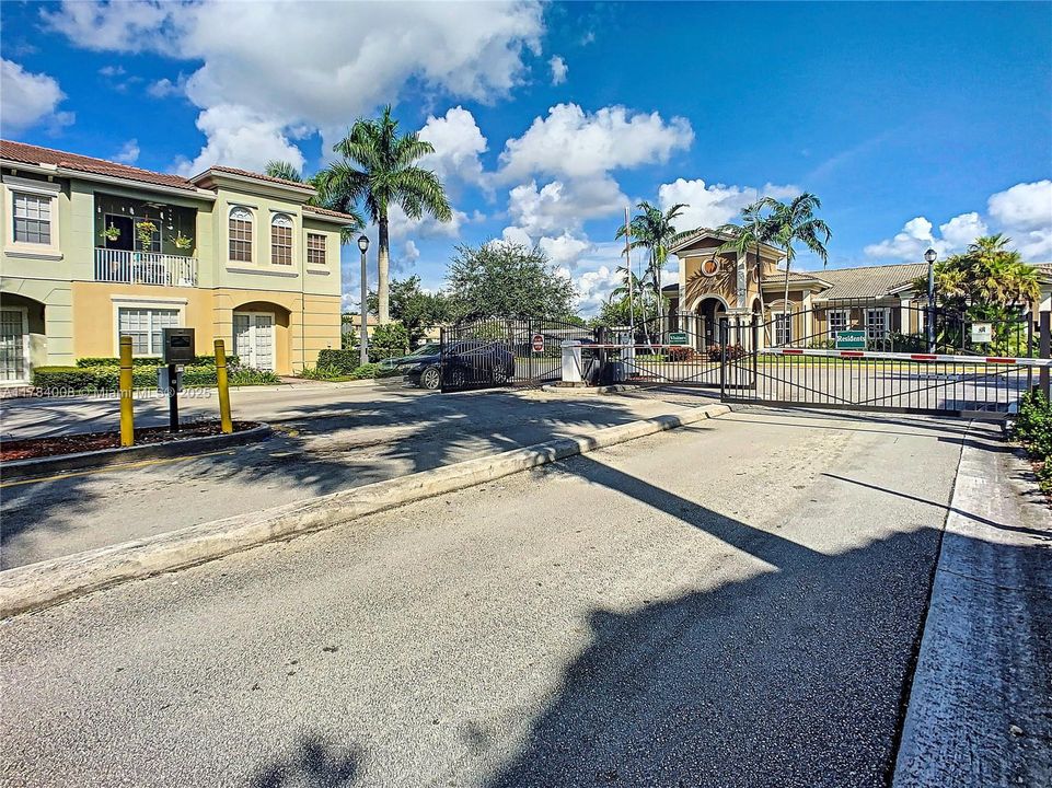 Recently Sold: $335,000 (3 beds, 2 baths, 1417 Square Feet)