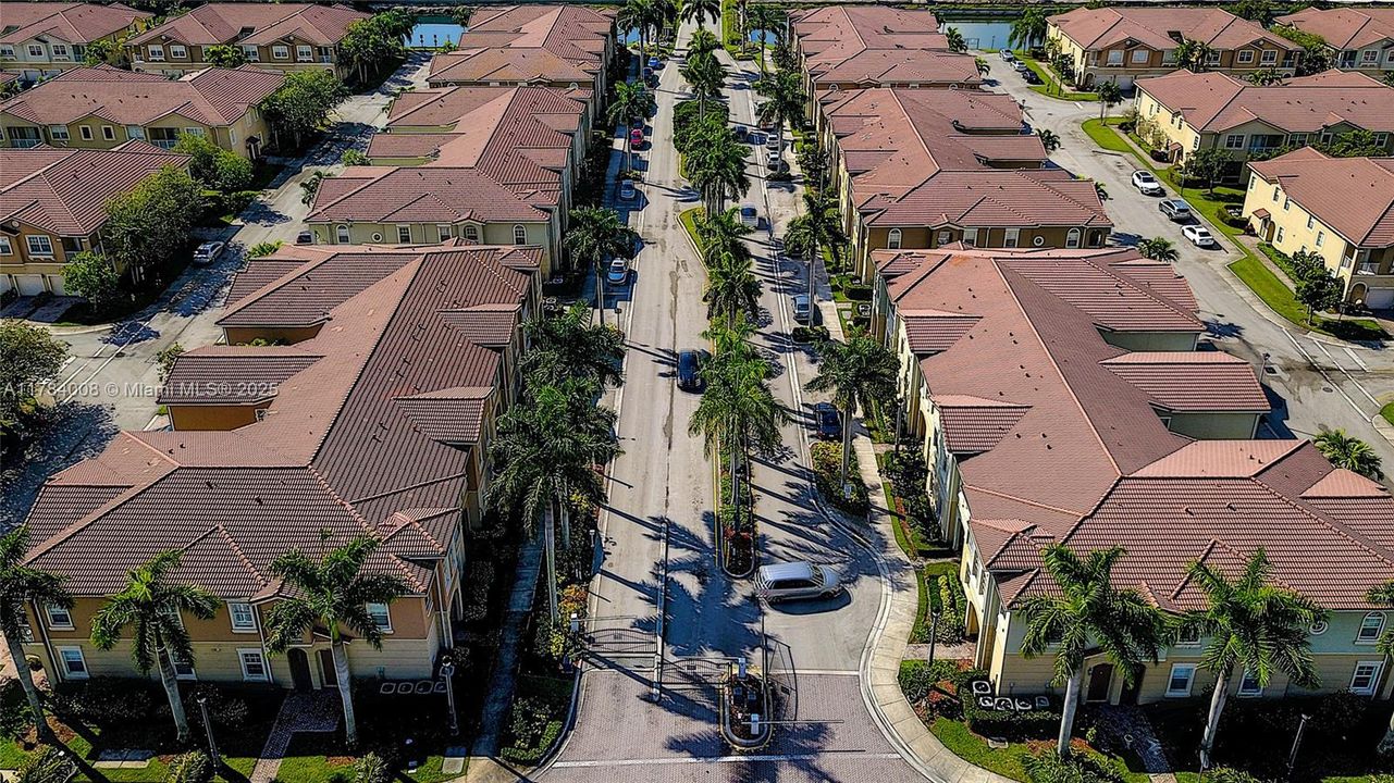 Recently Sold: $335,000 (3 beds, 2 baths, 1417 Square Feet)