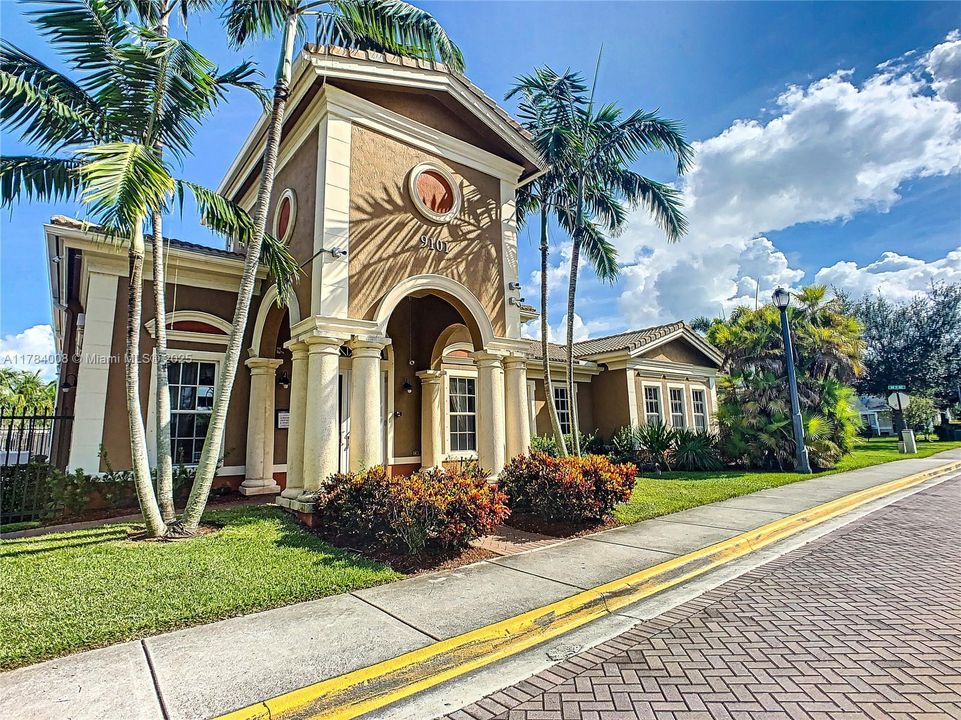 Recently Sold: $335,000 (3 beds, 2 baths, 1417 Square Feet)