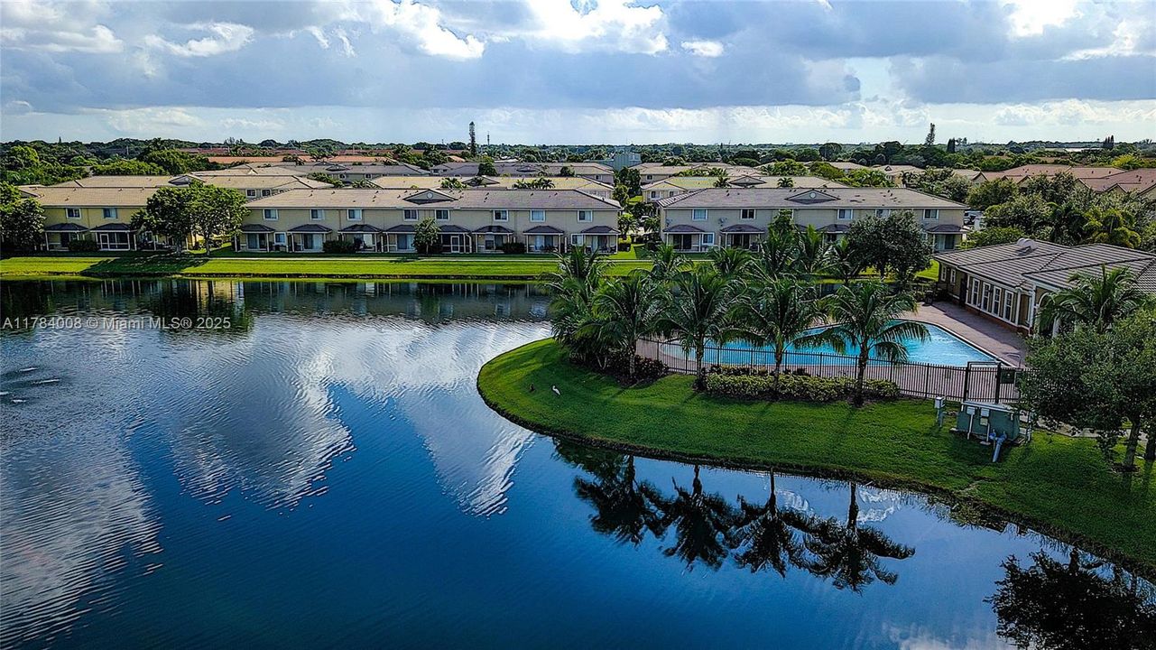 Recently Sold: $335,000 (3 beds, 2 baths, 1417 Square Feet)