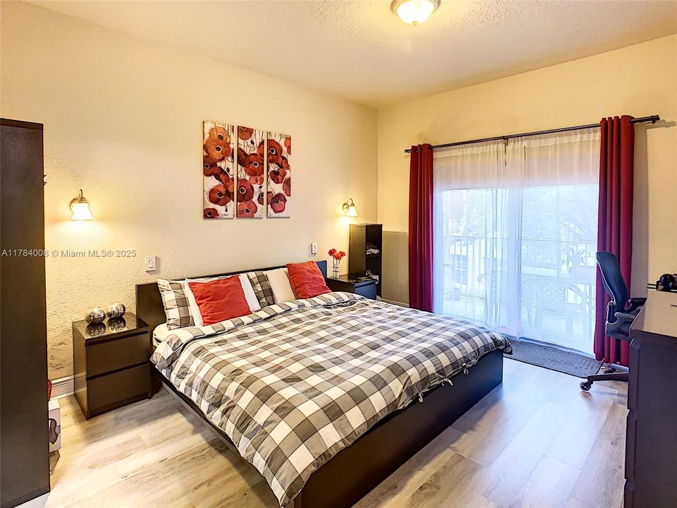 Recently Sold: $335,000 (3 beds, 2 baths, 1417 Square Feet)