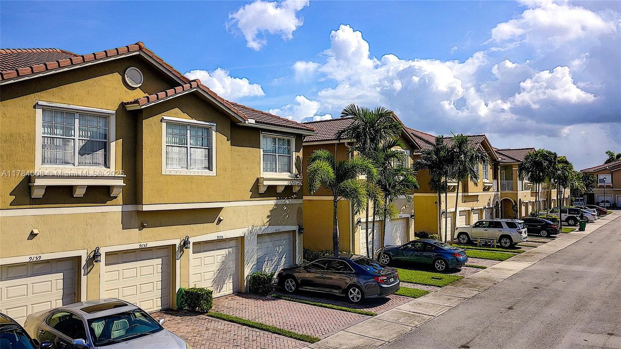 Recently Sold: $335,000 (3 beds, 2 baths, 1417 Square Feet)