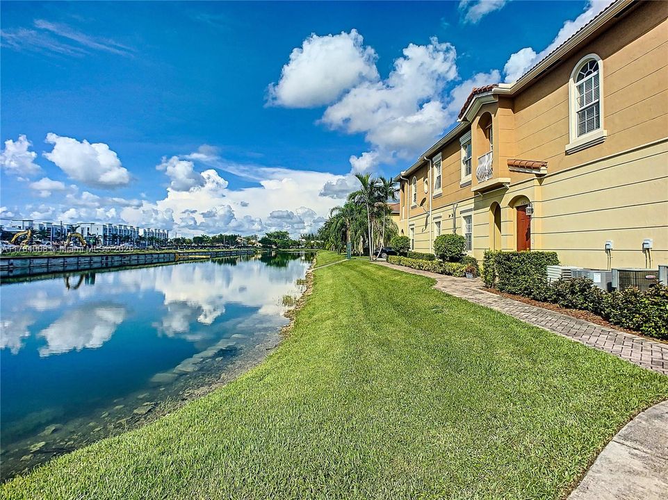 Recently Sold: $335,000 (3 beds, 2 baths, 1417 Square Feet)