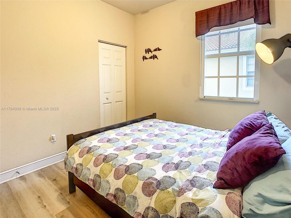 Recently Sold: $335,000 (3 beds, 2 baths, 1417 Square Feet)