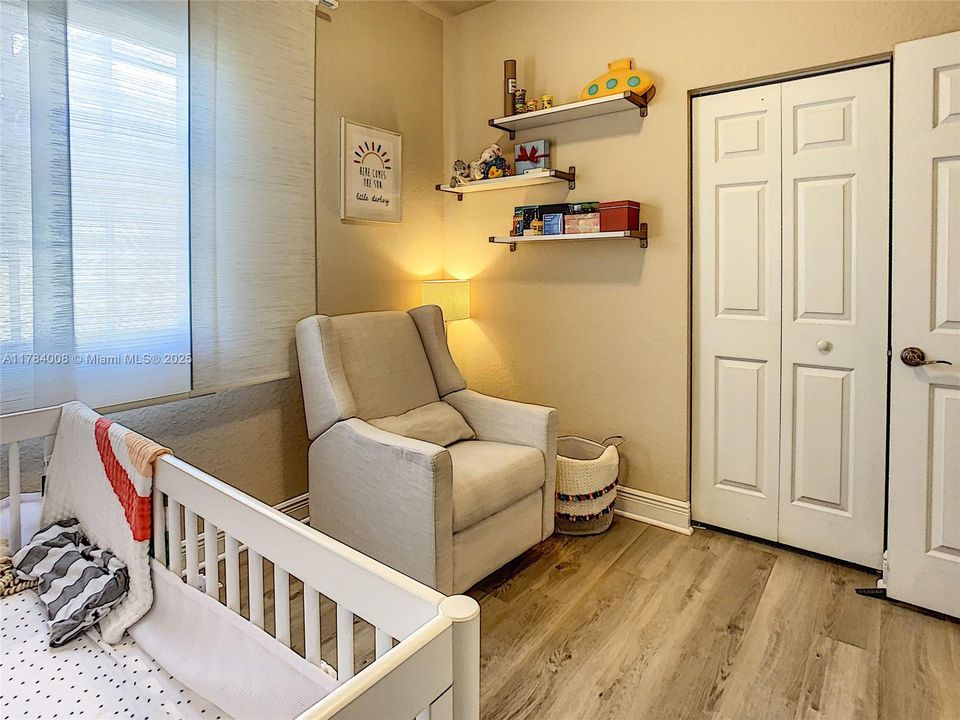 Recently Sold: $335,000 (3 beds, 2 baths, 1417 Square Feet)