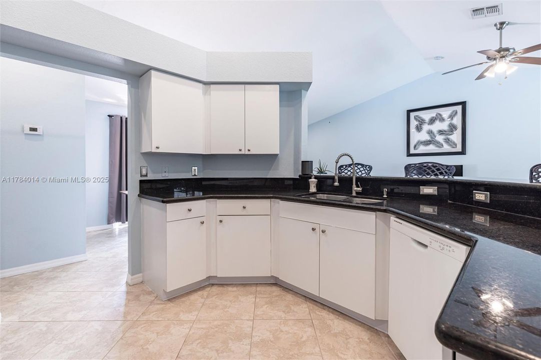 待售: $540,000 (3 贝兹, 2 浴室, 1708 平方英尺)