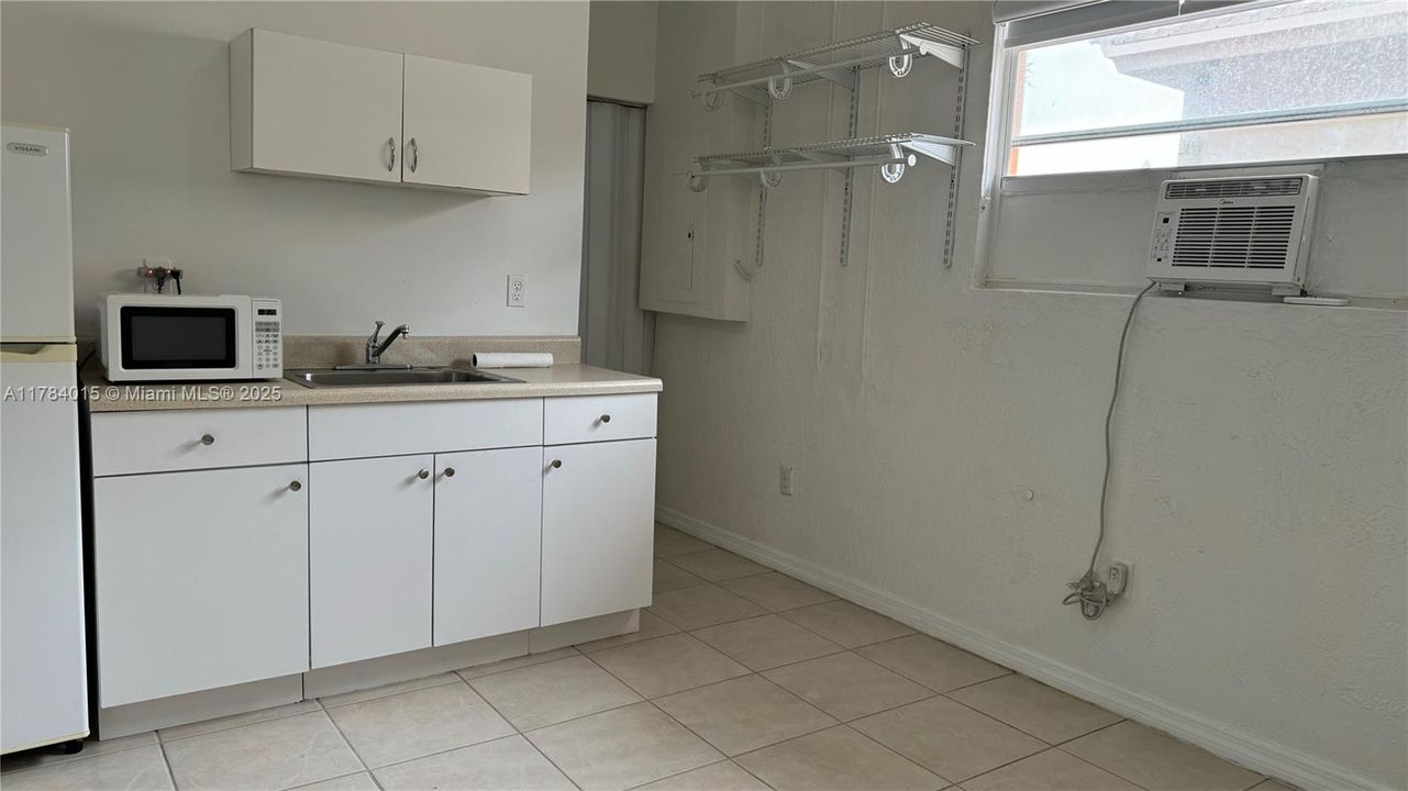 Recently Sold: $630,000 (3 beds, 2 baths, 1402 Square Feet)