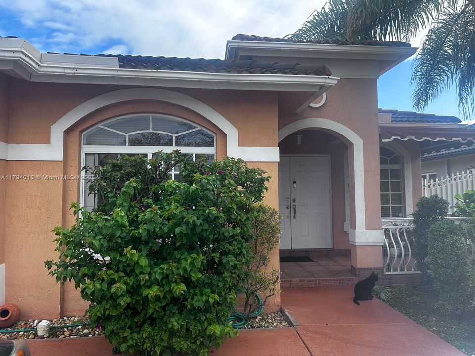 Recently Sold: $630,000 (3 beds, 2 baths, 1402 Square Feet)
