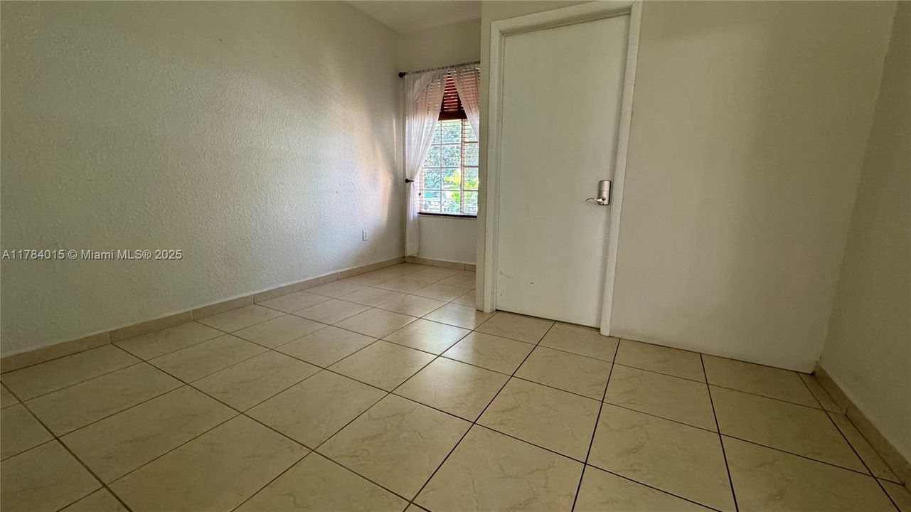 Recently Sold: $630,000 (3 beds, 2 baths, 1402 Square Feet)