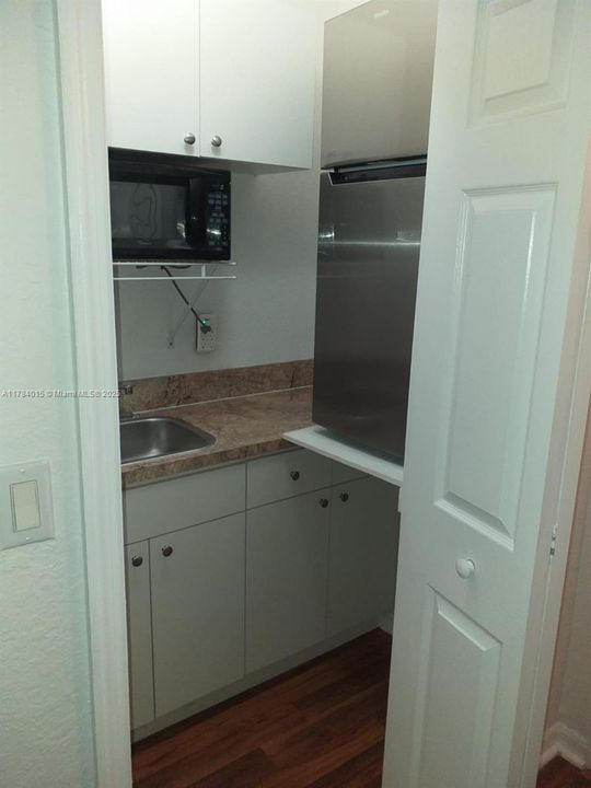 Recently Sold: $630,000 (3 beds, 2 baths, 1402 Square Feet)