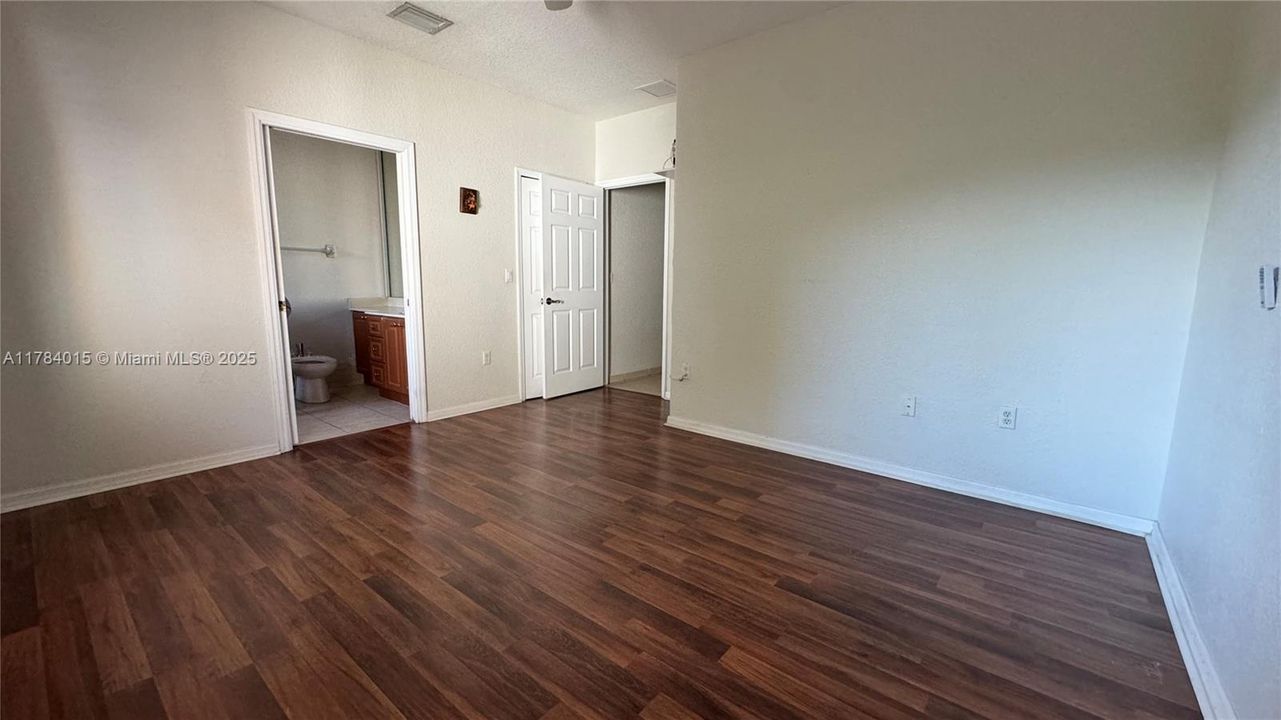 Recently Sold: $630,000 (3 beds, 2 baths, 1402 Square Feet)