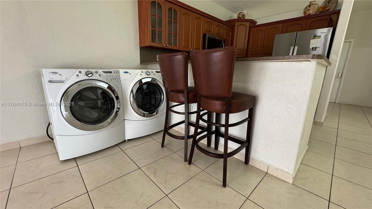 Recently Sold: $630,000 (3 beds, 2 baths, 1402 Square Feet)